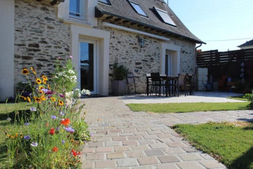 Entrée de maison en pavés grès metissay