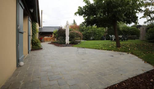 Terrasse en pavés béton