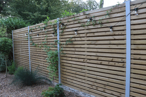 Clôture en bois avec lumière